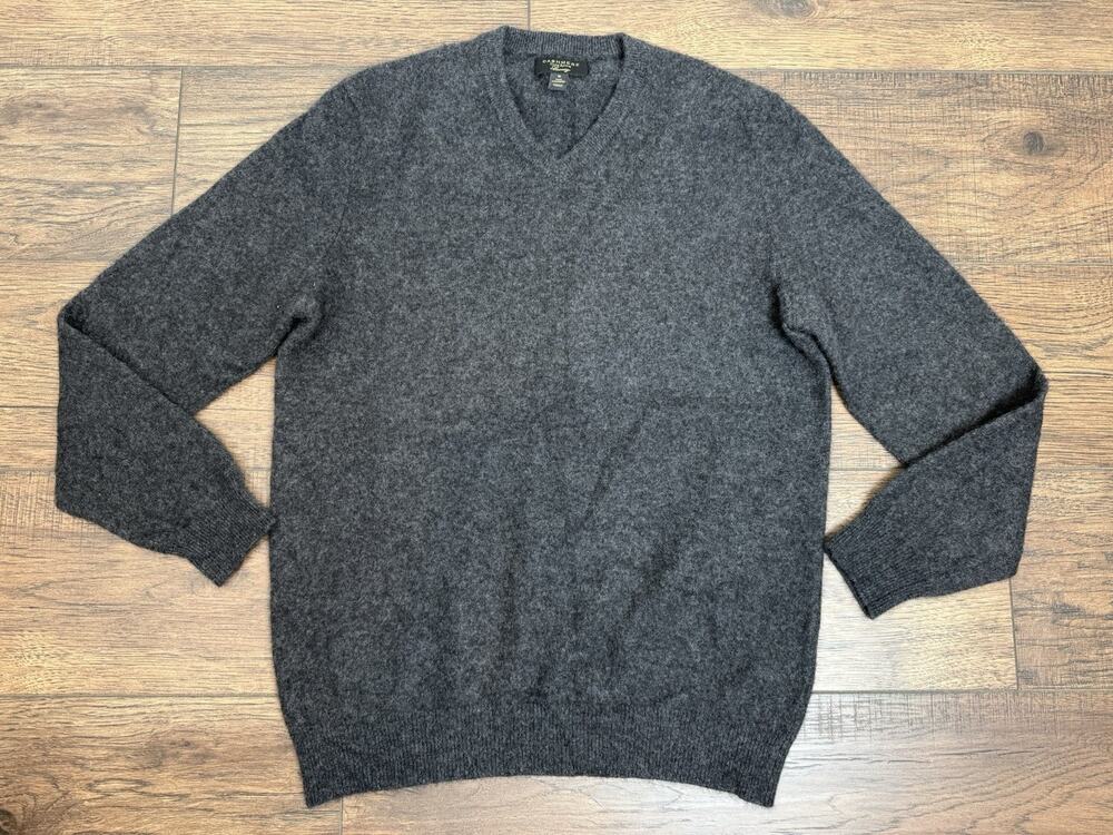 Cashmere Club Room Luxury 100% Cashmere V-neck Black Sweater Men’s Size M